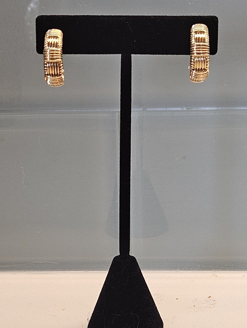 Roberto Coin Appassionata Textured Half Hoop Earrings in 18k Yellow Gold Ruby - Picture 3 of 12